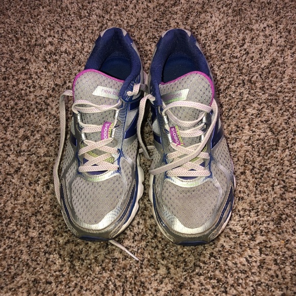 New balance running shoes - Picture 3 of 12
